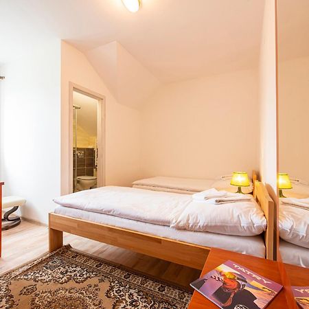 Penzion A Restauracia Lavender Motel Poprad Exterior foto