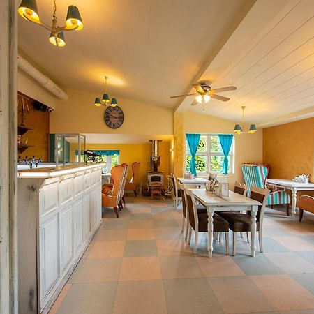 Penzion A Restauracia Lavender Motel Poprad Exterior foto