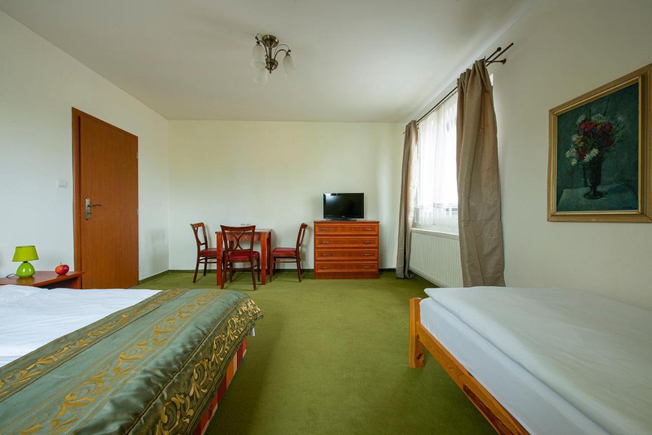 Penzion A Restauracia Lavender Motel Poprad Exterior foto