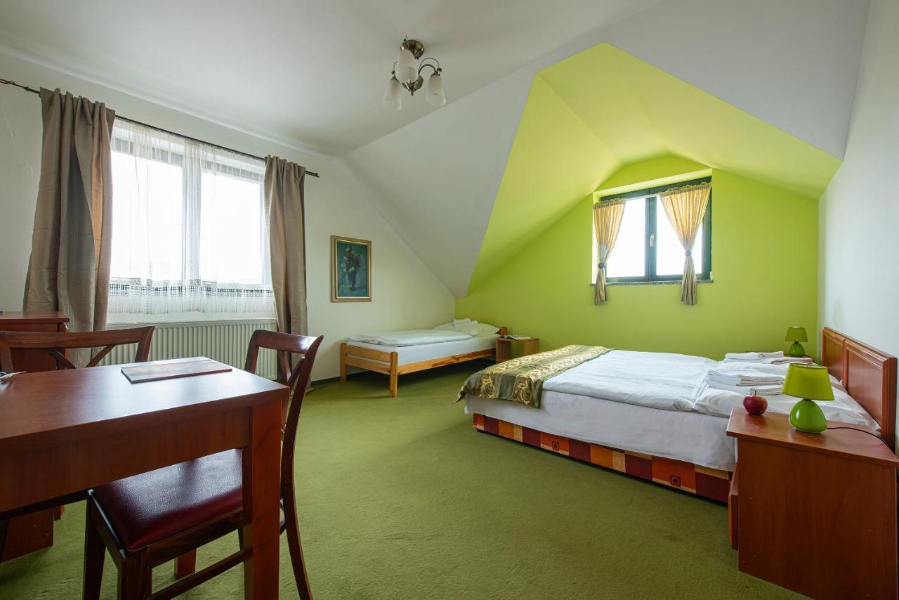 Penzion A Restauracia Lavender Motel Poprad Exterior foto