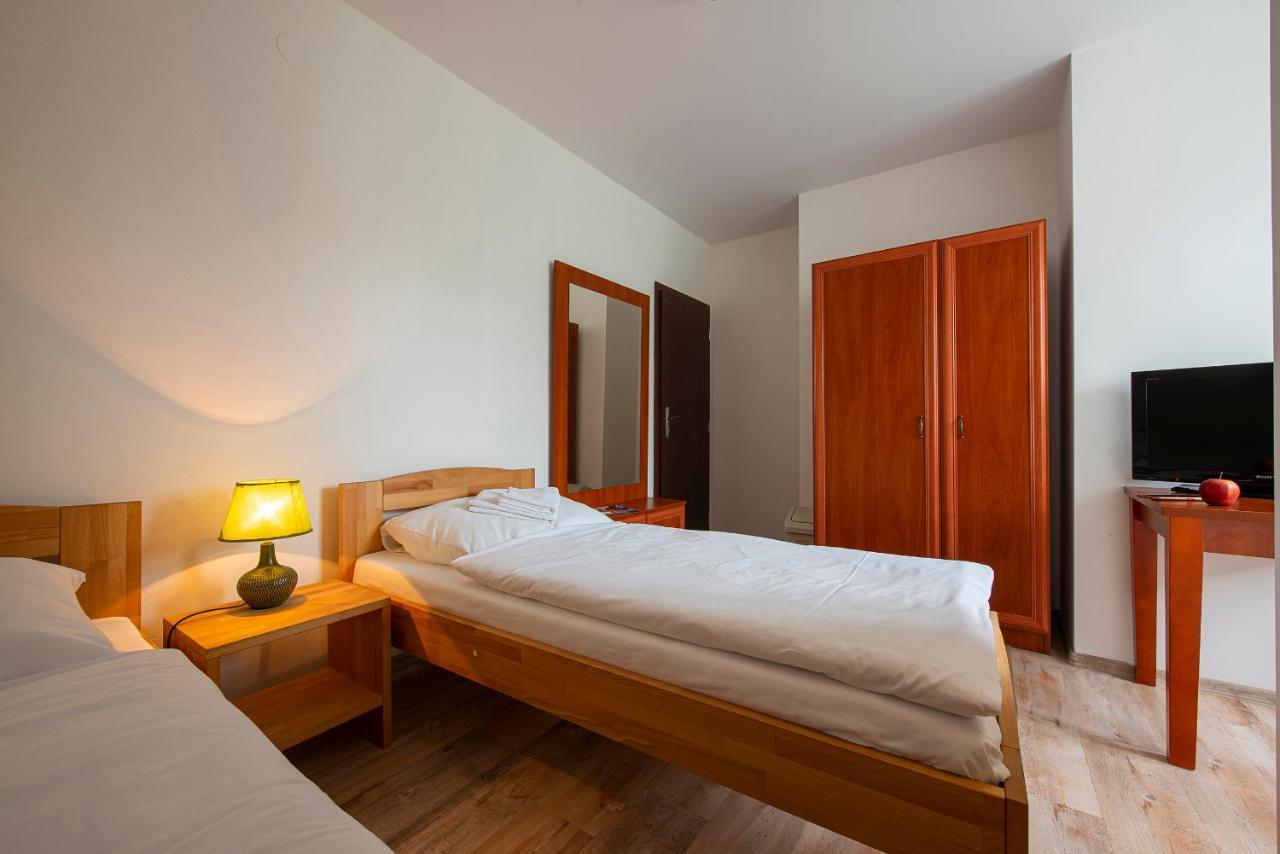 Penzion A Restauracia Lavender Motel Poprad Exterior foto