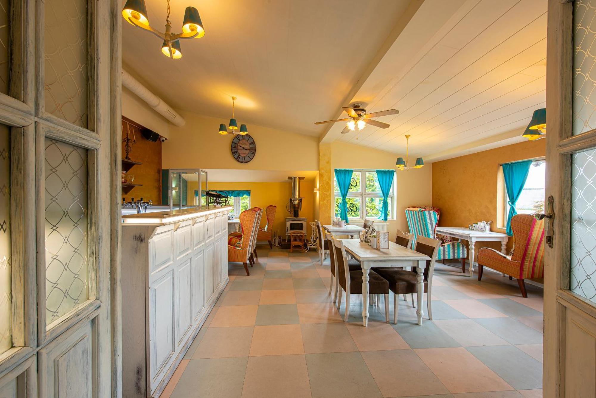 Penzion A Restauracia Lavender Motel Poprad Exterior foto