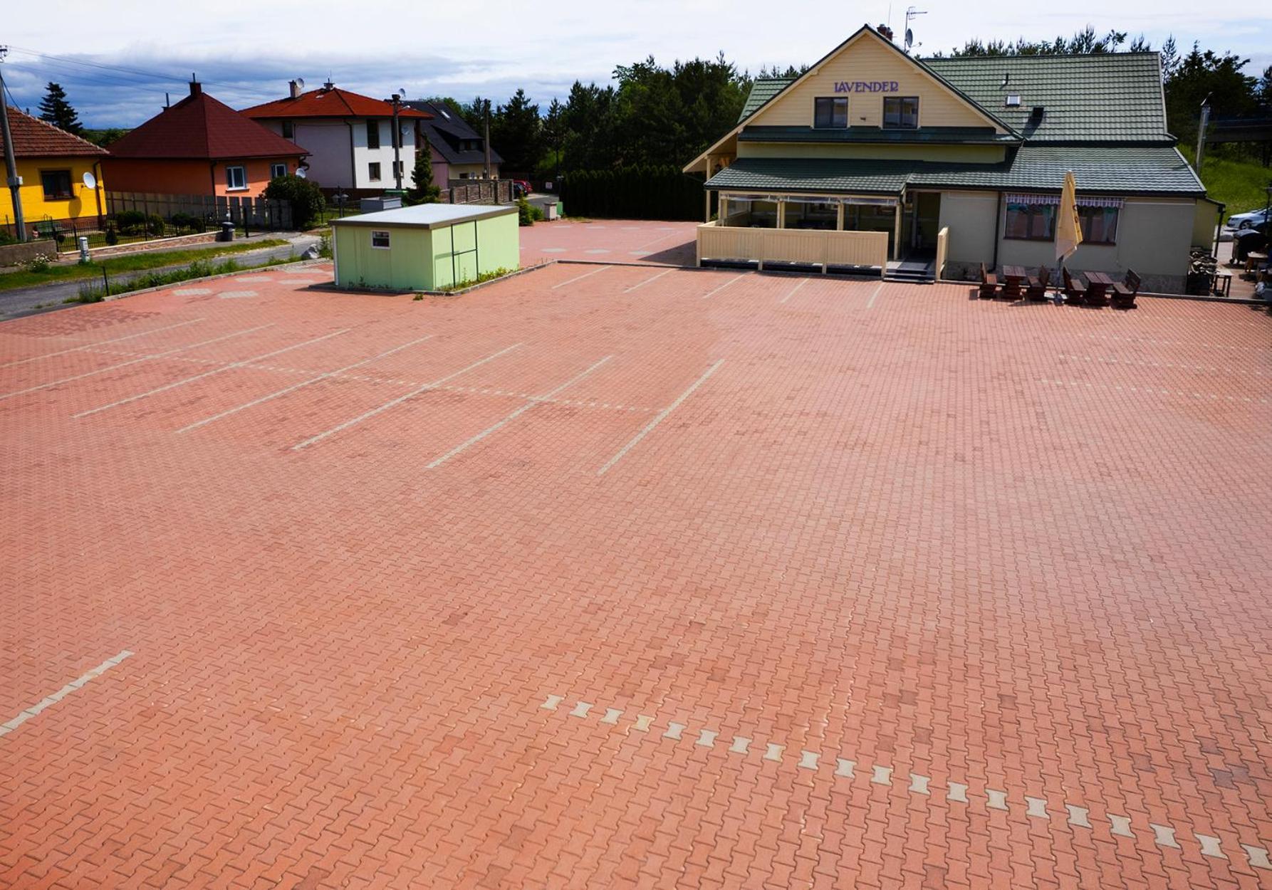 Penzion A Restauracia Lavender Motel Poprad Exterior foto