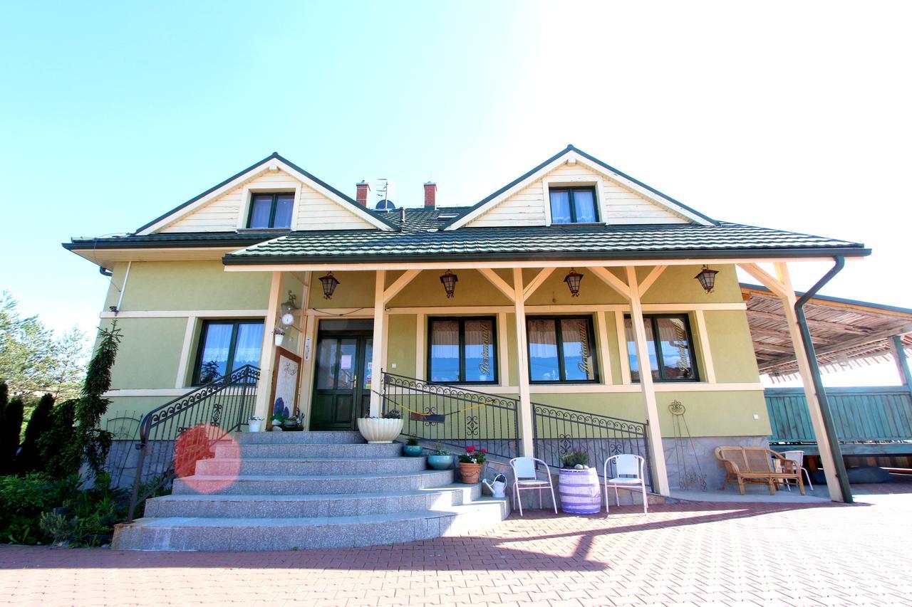 Penzion A Restauracia Lavender Motel Poprad Exterior foto